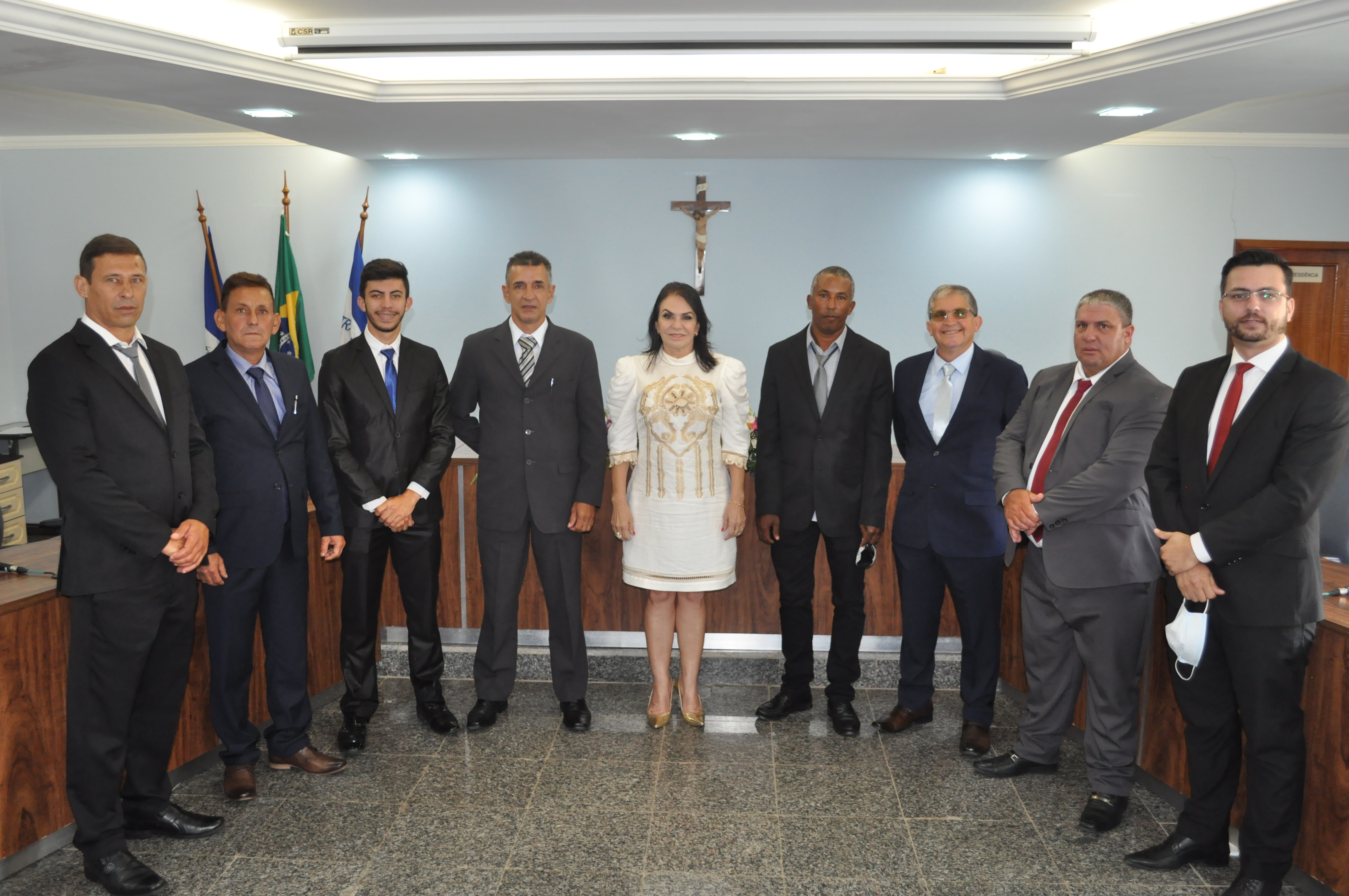 Vereadores, prefeito e vice-prefeita tomam posse